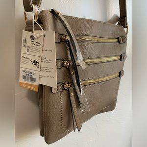 Women’s Concealed Carey Handbag Jessie & James NEW WITH TAGS